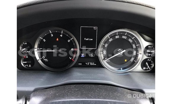 Acheter Import Voiture Toyota Land Cruiser Blanc à Import - Dubai, Rwanda Acheter Import Voiture Toyota Land Cruiser Blanc à Import - Dubai, Rwanda