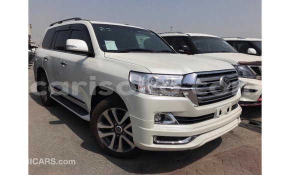 Acheter Import Voiture Toyota Land Cruiser Blanc à Import - Dubai, Rwanda Acheter Import Voiture Toyota Land Cruiser Blanc à Import - Dubai, Rwanda