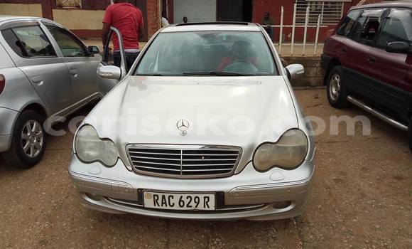 Acheter Occasion Voiture Mercedes‒Benz C-Class Gris à Kigali au Rwanda Acheter Occasion Voiture Mercedes‒Benz C-Class Gris à Kigali au Rwanda