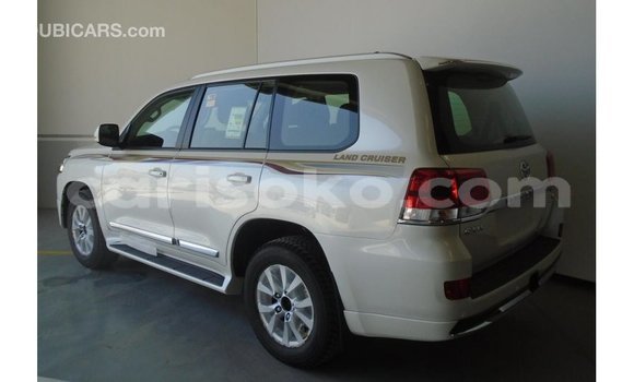 Acheter Import Voiture Toyota Land Cruiser Blanc à Import - Dubai, Rwanda Acheter Import Voiture Toyota Land Cruiser Blanc à Import - Dubai, Rwanda