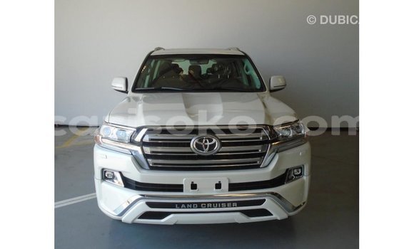 Acheter Import Voiture Toyota Land Cruiser Blanc à Import - Dubai, Rwanda Acheter Import Voiture Toyota Land Cruiser Blanc à Import - Dubai, Rwanda
