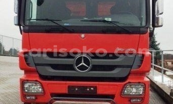 Acheter Occasion Utilitaire Mercedes‒Benz Truck Rouge à Kigali, Rwanda