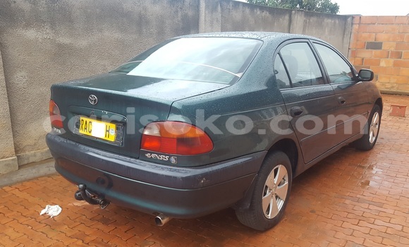Acheter Occasion Voiture Toyota Avensis Vert à Kigali au Rwanda Acheter Occasion Voiture Toyota Avensis Vert à Kigali au Rwanda
