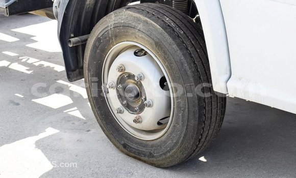 Acheter Import Voiture Mercedes-Benz 190 Blanc à Import - Dubai, Rwanda Acheter Import Voiture Mercedes-Benz 190 Blanc à Import - Dubai, Rwanda