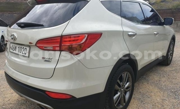 اشتري مستعمل Hyundai Santa Fe Blanc سيارة في Kigali في Rwanda اشتري مستعمل Hyundai Santa Fe Blanc سيارة في Kigali في Rwanda