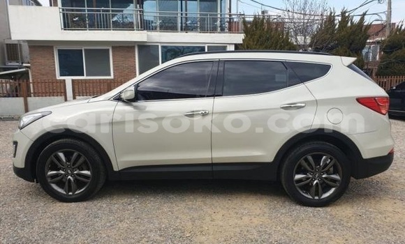اشتري مستعمل Hyundai Santa Fe Blanc سيارة في Kigali في Rwanda اشتري مستعمل Hyundai Santa Fe Blanc سيارة في Kigali في Rwanda