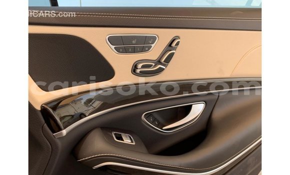 Acheter Import Voiture Mercedes-Benz 190 Blanc à Import - Dubai, Rwanda Acheter Import Voiture Mercedes-Benz 190 Blanc à Import - Dubai, Rwanda