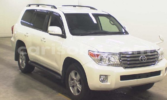Acheter Import Voiture Toyota Land Cruiser Blanc à Import - Dubai, Rwanda Acheter Import Voiture Toyota Land Cruiser Blanc à Import - Dubai, Rwanda