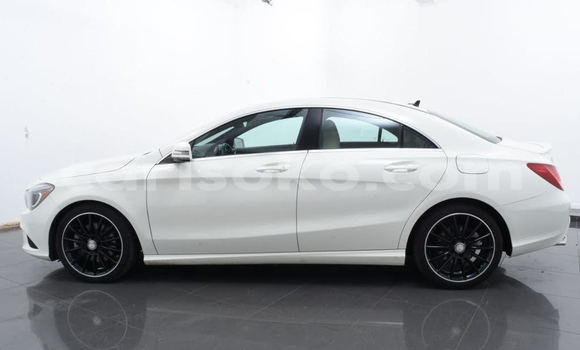 Sayi Na hannu Mercedes-Benz 300–Series Blanc Mota in Kigali a Rwanda Sayi Na hannu Mercedes-Benz 300–Series Blanc Mota in Kigali a Rwanda