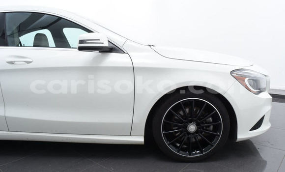 Sayi Na hannu Mercedes-Benz 300–Series Blanc Mota in Kigali a Rwanda Sayi Na hannu Mercedes-Benz 300–Series Blanc Mota in Kigali a Rwanda