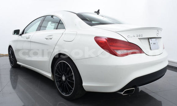 Sayi Na hannu Mercedes-Benz 300–Series Blanc Mota in Kigali a Rwanda Sayi Na hannu Mercedes-Benz 300–Series Blanc Mota in Kigali a Rwanda