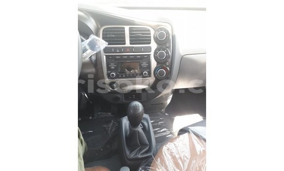 Acheter Import Voiture Kia Carens Blanc à Import - Dubai, Rwanda Acheter Import Voiture Kia Carens Blanc à Import - Dubai, Rwanda