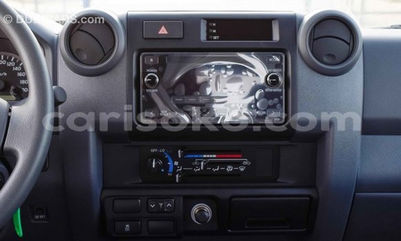 Acheter Import Voiture Toyota Land Cruiser Blanc à Import - Dubai, Rwanda Acheter Import Voiture Toyota Land Cruiser Blanc à Import - Dubai, Rwanda