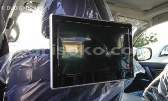 Acheter Import Voiture Toyota Land Cruiser Blanc à Import - Dubai, Rwanda Acheter Import Voiture Toyota Land Cruiser Blanc à Import - Dubai, Rwanda