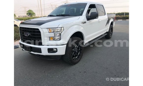 Acheter Import Voiture Ford Club Wagon Blanc à Import - Dubai, Rwanda Acheter Import Voiture Ford Club Wagon Blanc à Import - Dubai, Rwanda