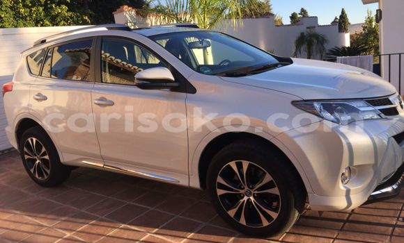 Acheter Occasion Voiture Toyota RAV4 Blanc à Kigali, Rwanda Acheter Occasion Voiture Toyota RAV4 Blanc à Kigali, Rwanda