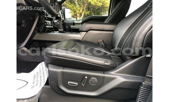 Acheter Import Voiture Ford Club Wagon Blanc à Import - Dubai, Rwanda Acheter Import Voiture Ford Club Wagon Blanc à Import - Dubai, Rwanda