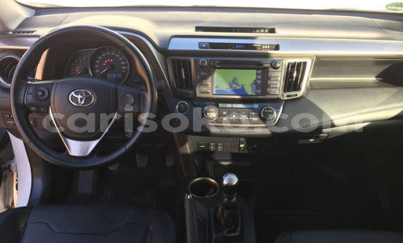 Acheter Occasion Voiture Toyota RAV4 Blanc à Kigali, Rwanda Acheter Occasion Voiture Toyota RAV4 Blanc à Kigali, Rwanda