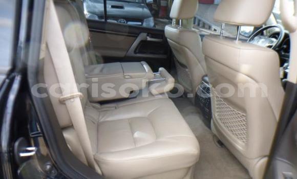 اشتري مستعمل Toyota Land Cruiser Noir سيارة في Kigali في Rwanda اشتري مستعمل Toyota Land Cruiser Noir سيارة في Kigali في Rwanda