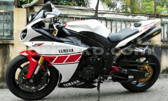 اشتري مستعمل Yamaha R1 Blanc دراجة نارية في Kigali في Rwanda اشتري مستعمل Yamaha R1 Blanc دراجة نارية في Kigali في Rwanda