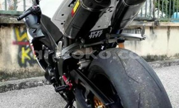 اشتري مستعمل Yamaha R1 Blanc دراجة نارية في Kigali في Rwanda اشتري مستعمل Yamaha R1 Blanc دراجة نارية في Kigali في Rwanda