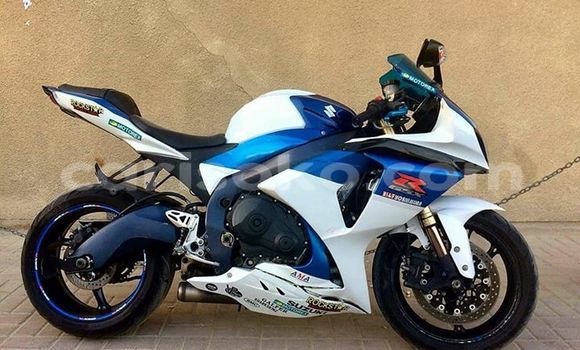 Acheter Occasion Moto Suzuki GSX-R Blanc à Kigali au Rwanda Acheter Occasion Moto Suzuki GSX-R Blanc à Kigali au Rwanda