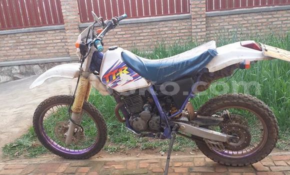 Acheter Occasion Moto Yamaha TTR 110 Blanc à Kigali au Rwanda Acheter Occasion Moto Yamaha TTR 110 Blanc à Kigali au Rwanda
