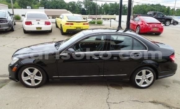 اشتري مستعمل Mercedes Viano Noir سيارة في Kigali في Rwanda