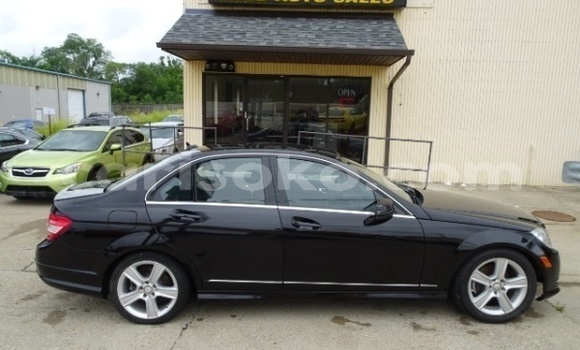 اشتري مستعمل Mercedes Viano Noir سيارة في Kigali في Rwanda اشتري مستعمل Mercedes Viano Noir سيارة في Kigali في Rwanda