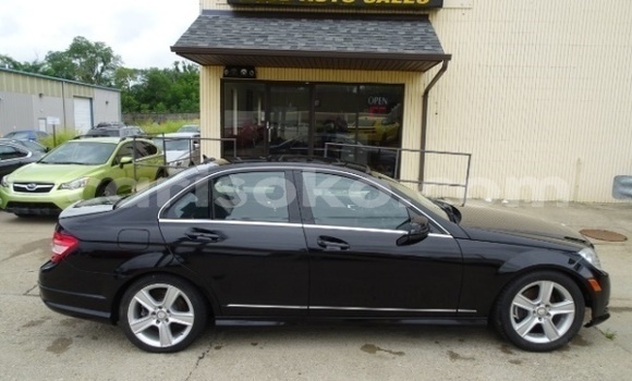 اشتري مستعمل Mercedes Viano Noir سيارة في Kigali في Rwanda اشتري مستعمل Mercedes Viano Noir سيارة في Kigali في Rwanda