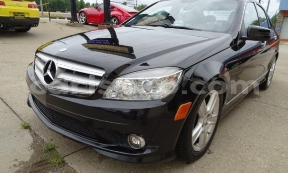 اشتري مستعمل Mercedes Viano Noir سيارة في Kigali في Rwanda اشتري مستعمل Mercedes Viano Noir سيارة في Kigali في Rwanda