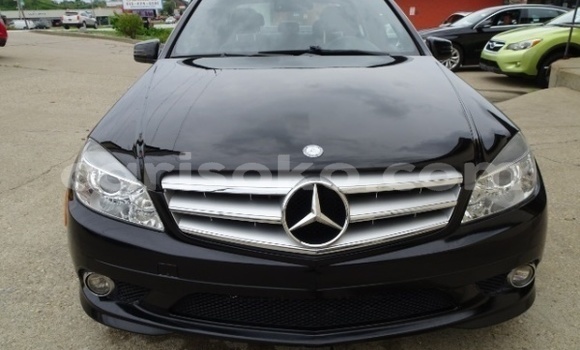 اشتري مستعمل Mercedes Viano Noir سيارة في Kigali في Rwanda اشتري مستعمل Mercedes Viano Noir سيارة في Kigali في Rwanda