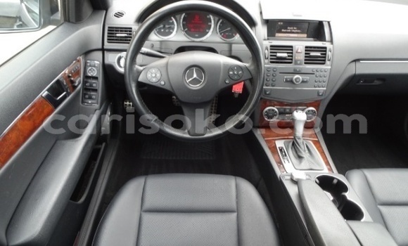 اشتري مستعمل Mercedes Viano Noir سيارة في Kigali في Rwanda اشتري مستعمل Mercedes Viano Noir سيارة في Kigali في Rwanda