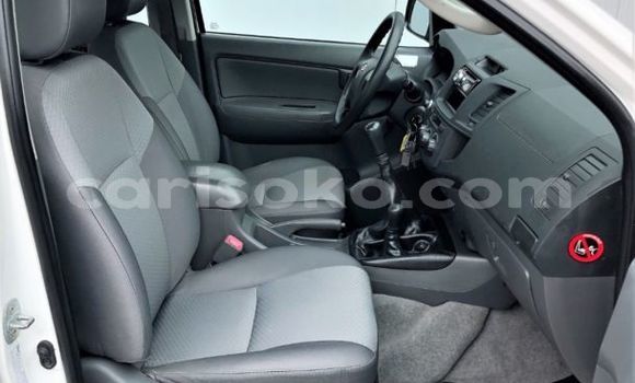 اشتري مستعمل Toyota Hilux Blanc سيارة في Kigali في Rwanda اشتري مستعمل Toyota Hilux Blanc سيارة في Kigali في Rwanda