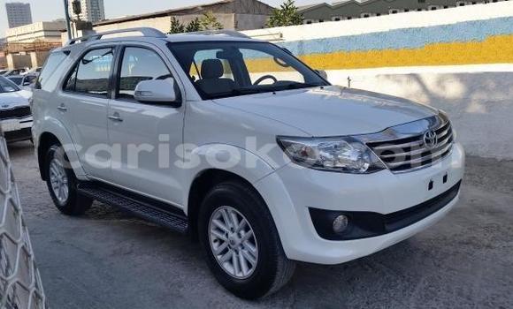 Sayi Na hannu Toyota Fortuner Blanc Mota in Kigali a Rwanda Sayi Na hannu Toyota Fortuner Blanc Mota in Kigali a Rwanda
