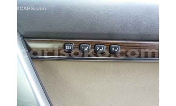 Acheter Import Voiture Toyota Land Cruiser Noir à Import - Dubai, Rwanda Acheter Import Voiture Toyota Land Cruiser Noir à Import - Dubai, Rwanda