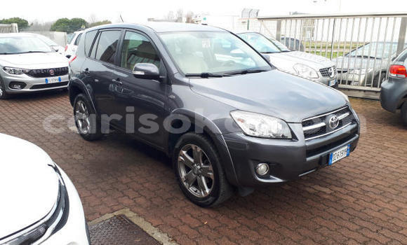 Sayi Na hannu Toyota RAV4 Beige Mota in Kigali a Rwanda Sayi Na hannu Toyota RAV4 Beige Mota in Kigali a Rwanda