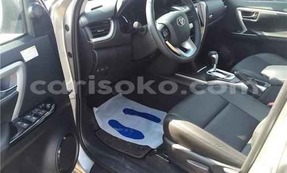 Sayi Na hannu Toyota Fortuner Gris Mota in Kigali a Rwanda Sayi Na hannu Toyota Fortuner Gris Mota in Kigali a Rwanda