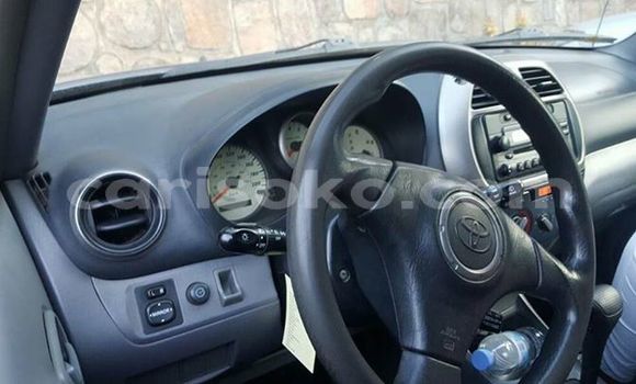 Acheter Occasion Voiture Toyota RAV4 Bleu à Kigali, Rwanda Acheter Occasion Voiture Toyota RAV4 Bleu à Kigali, Rwanda