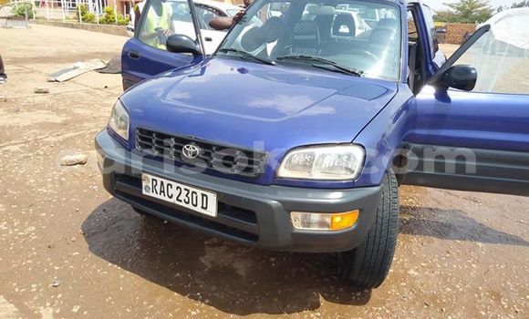 Acheter Occasion Voiture Toyota RAV4 Bleu à Kigali, Rwanda Acheter Occasion Voiture Toyota RAV4 Bleu à Kigali, Rwanda