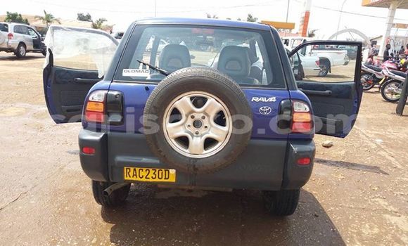 Acheter Occasion Voiture Toyota RAV4 Bleu à Kigali, Rwanda Acheter Occasion Voiture Toyota RAV4 Bleu à Kigali, Rwanda
