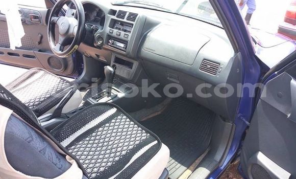 Acheter Occasion Voiture Toyota RAV4 Bleu à Kigali, Rwanda Acheter Occasion Voiture Toyota RAV4 Bleu à Kigali, Rwanda