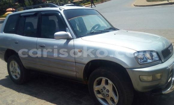 Acheter Occasion Voiture Toyota RAV4 Gris à Kigali au Rwanda Acheter Occasion Voiture Toyota RAV4 Gris à Kigali au Rwanda