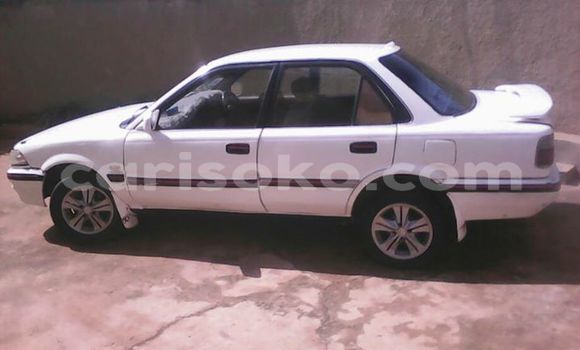 Acheter Occasion Voiture Toyota Corolla Blanc à Kigali au Rwanda Acheter Occasion Voiture Toyota Corolla Blanc à Kigali au Rwanda