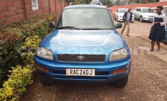 Acheter Occasion Voiture Toyota RAV4 Bleu à Kigali, Rwanda Acheter Occasion Voiture Toyota RAV4 Bleu à Kigali, Rwanda