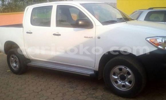 Acheter Occasion Voiture Toyota Hilux Blanc à Kigali au Rwanda Acheter Occasion Voiture Toyota Hilux Blanc à Kigali au Rwanda