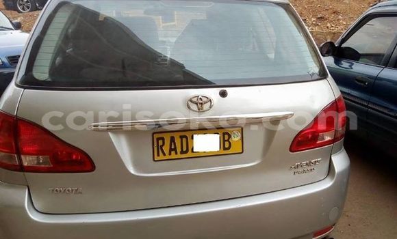 Acheter Occasion Voiture Toyota Avensis Gris à Kigali au Rwanda Acheter Occasion Voiture Toyota Avensis Gris à Kigali au Rwanda