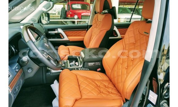 Acheter Import Voiture Toyota Land Cruiser Noir à Import - Dubai, Rwanda Acheter Import Voiture Toyota Land Cruiser Noir à Import - Dubai, Rwanda