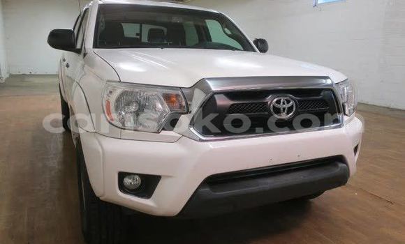 Acheter Occasion Voiture Toyota Hilux Blanc à Kigali, Rwanda Acheter Occasion Voiture Toyota Hilux Blanc à Kigali, Rwanda