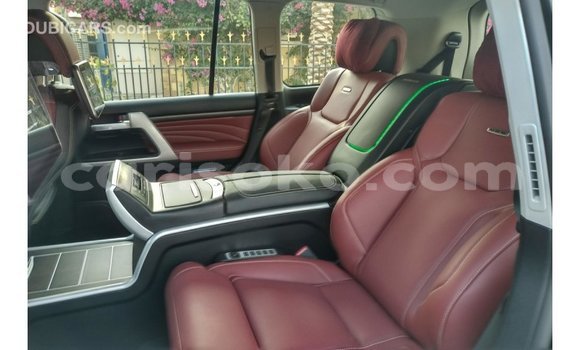 Acheter Import Voiture Toyota Land Cruiser Noir à Import - Dubai, Rwanda Acheter Import Voiture Toyota Land Cruiser Noir à Import - Dubai, Rwanda